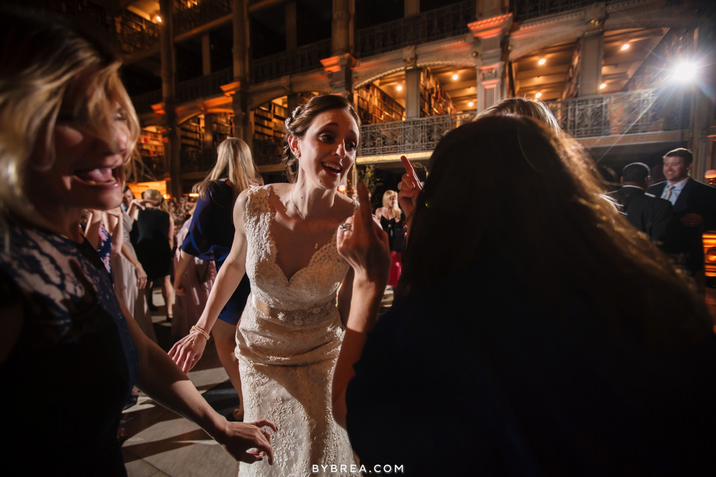 amanda-eric-peabody-library-baltimore-wedding_0120